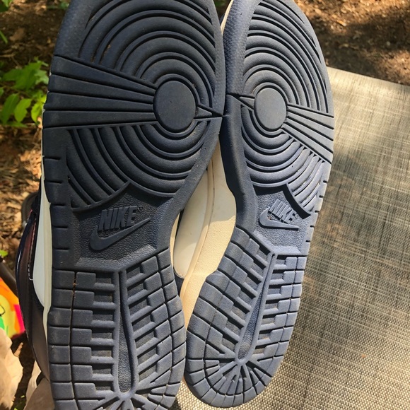 Nike dunk low, midnight navy. These shoes are a 8/10, with the original box. - Picture 5 of 8